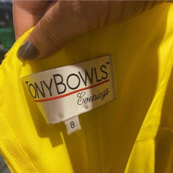 Flowy yellow Tony Bowls prom gown - Picture 8 of 16